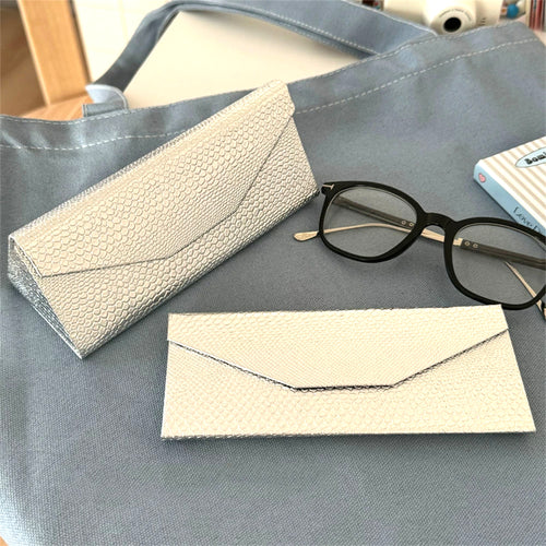 たためるメガネケース